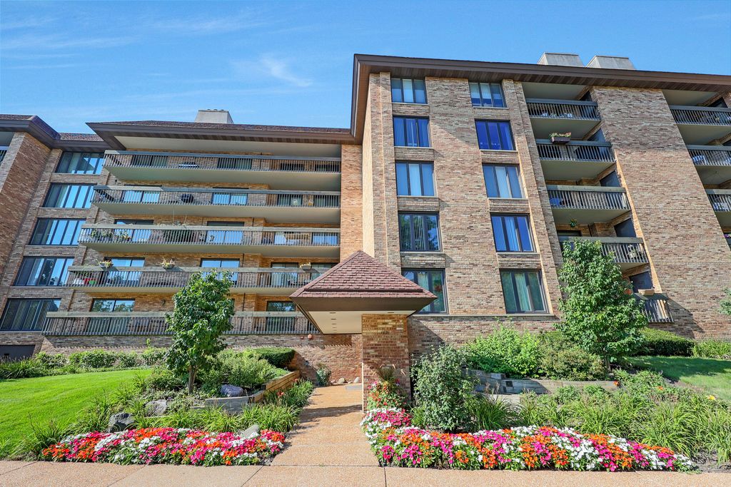 Photo for Northbrook, IL 60062 (MLS # 12443233)