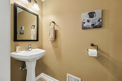 Tiny photo for 469 Bay Tree Circle, Vernon Hills, IL 60061 (MLS # 12749140)