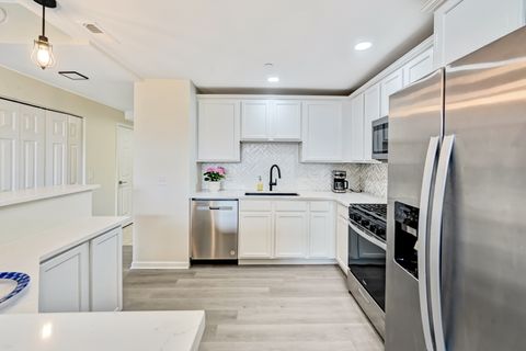 Tiny photo for 855 E 22nd Street #318, Lombard, IL 60148 (MLS # 12604773)