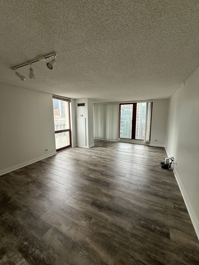 200 N DEARBORN Street 2302