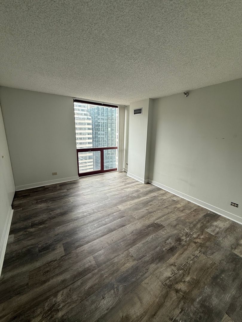 200 N DEARBORN Street 2302