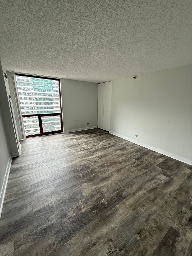 200 N DEARBORN Street 2302