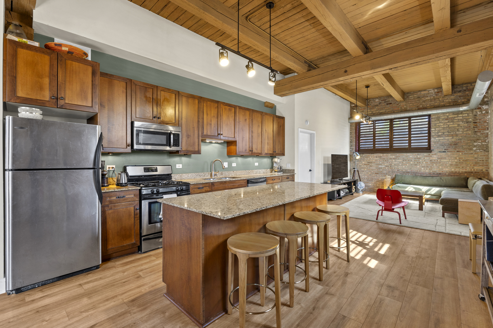 1061 W 16th Street 111