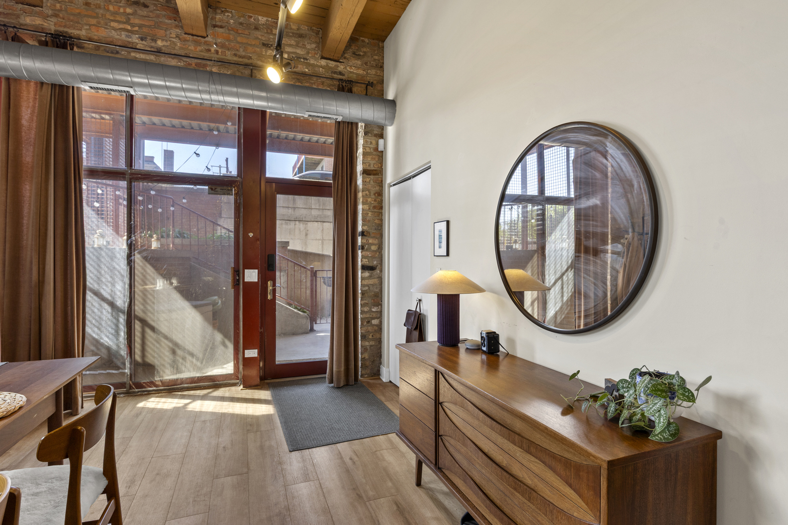 1061 W 16th Street 111