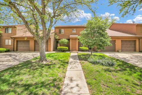 Photo of 2108 Sunview Drive #2108, Champaign, IL 61821 (MLS # 12639302)