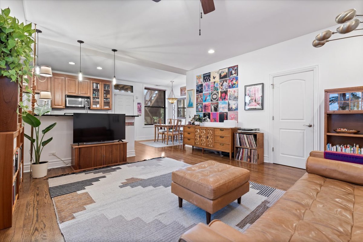 1048 W Lawrence Avenue 2