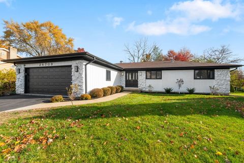 Photo of 2S709 Ave Chateaux Drive, Oak Brook, IL 60523 (MLS # 12517720)