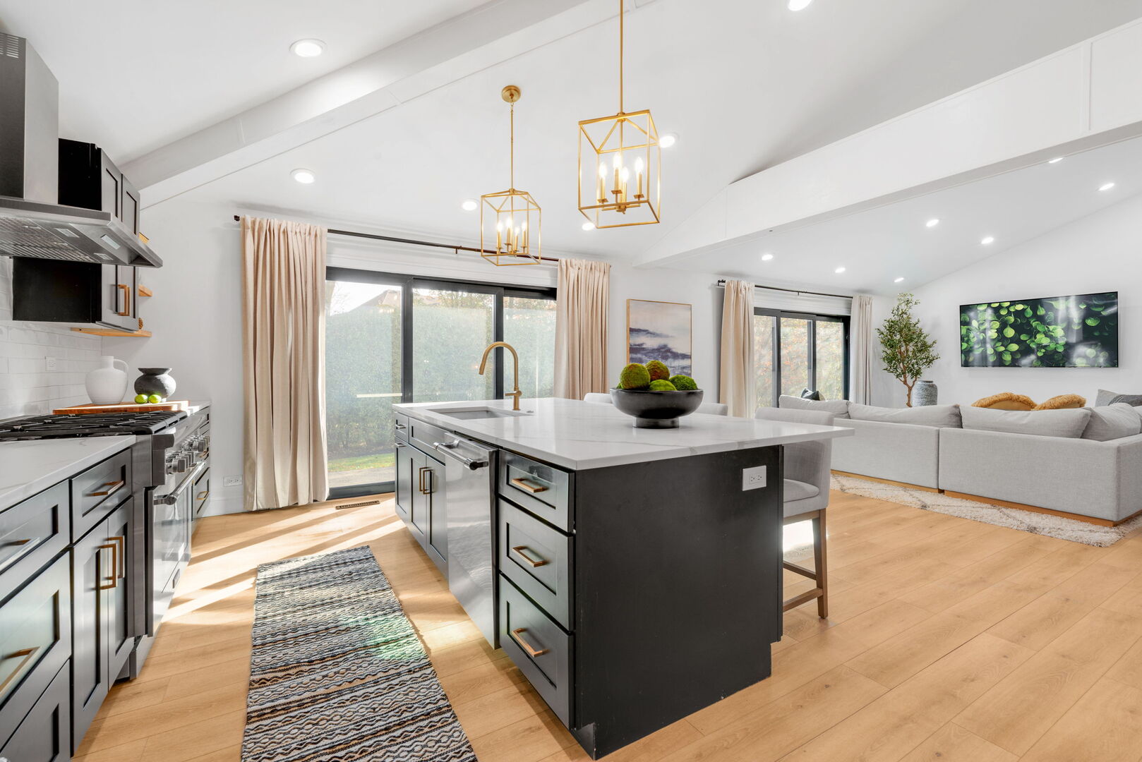 2S709 Ave Chateaux Drive