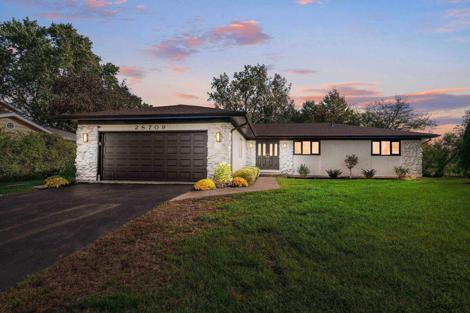 2S709 Ave Chateaux Drive