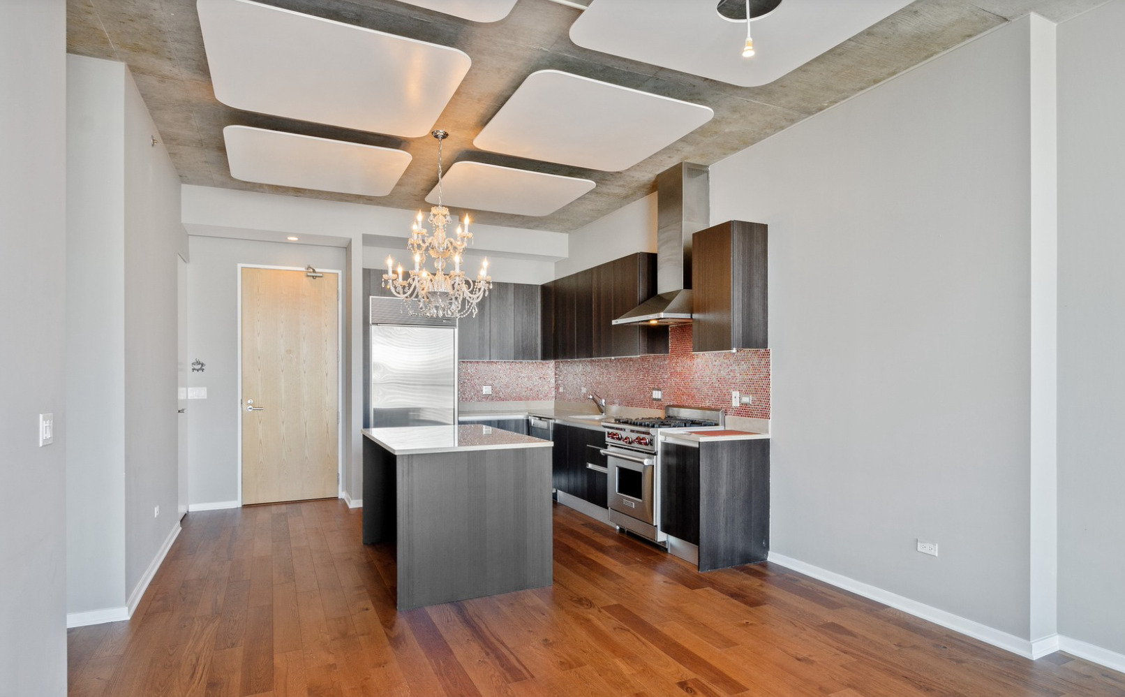600 N FAIRBANKS Court 2906