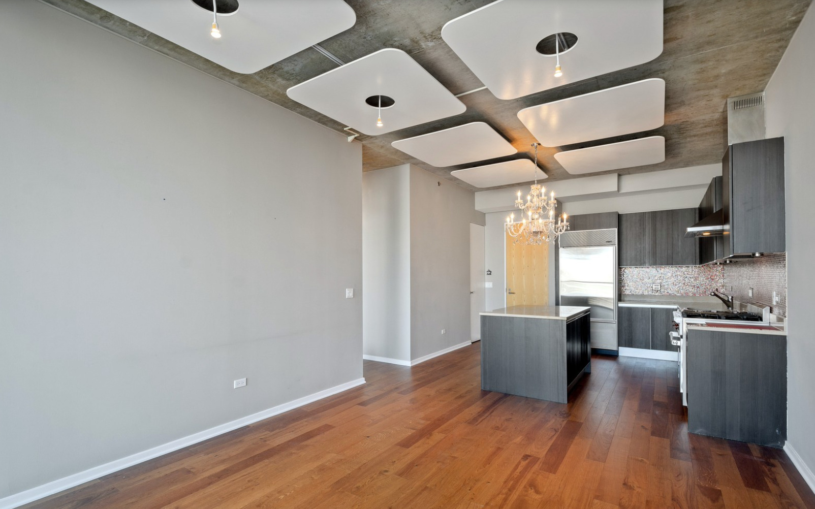 600 N FAIRBANKS Court 2906