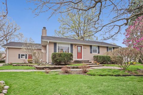 Photo of 23W749 Bryn Mawr Avenue, Roselle, IL 60172 (MLS # 12619395)