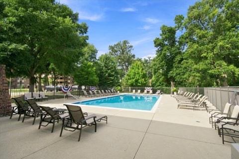 Tiny photo for 125 Lakeview Drive #604, Bloomingdale, IL 60108 (MLS # 12759844)