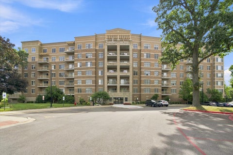 Photo of 125 Lakeview Drive #604, Bloomingdale, IL 60108 (MLS # 12759844)