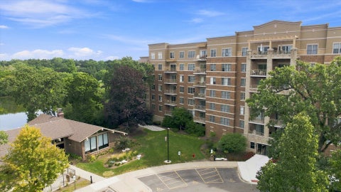 Tiny photo for 125 Lakeview Drive #604, Bloomingdale, IL 60108 (MLS # 12759844)