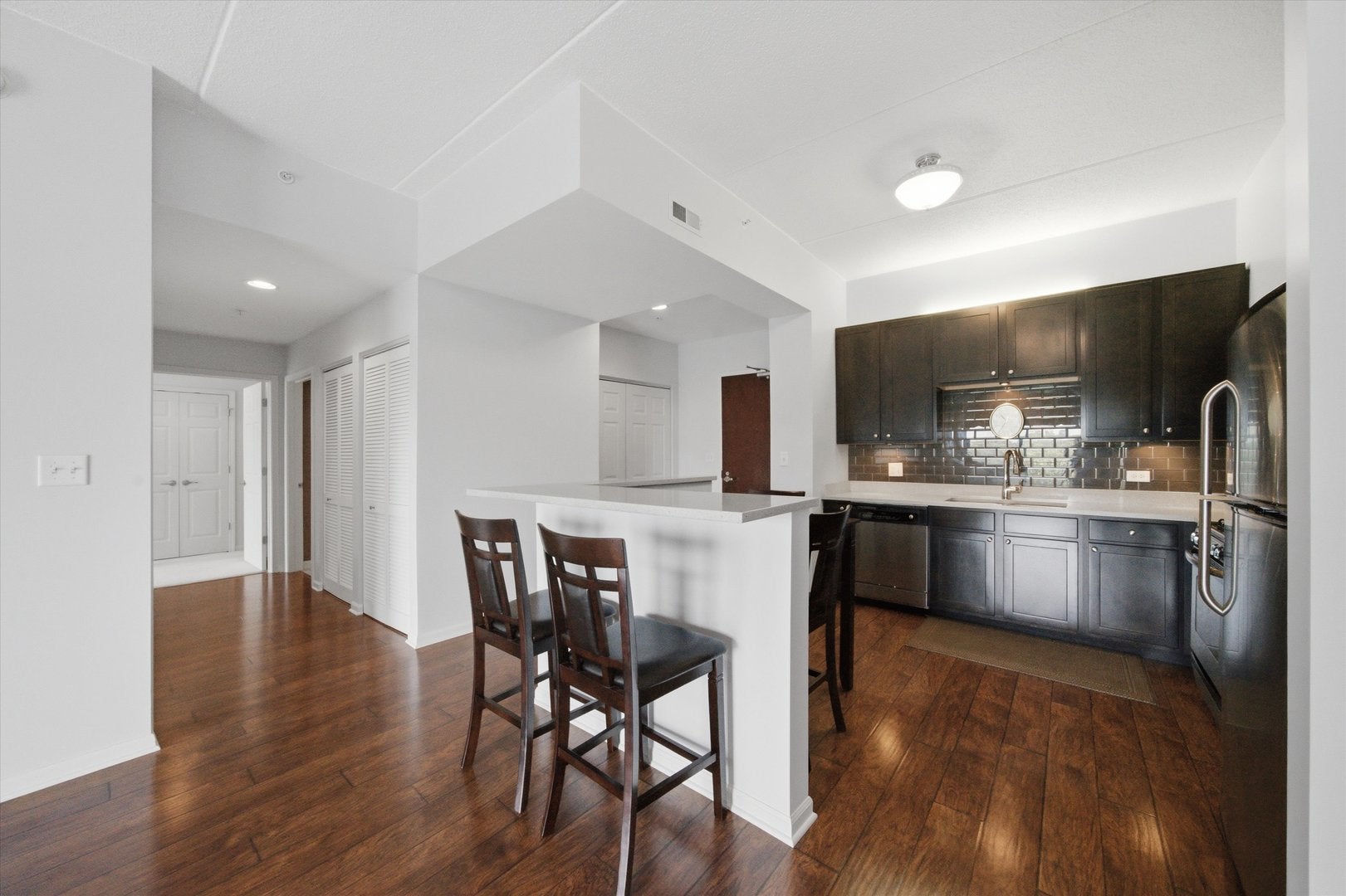 125 Lakeview Drive 604