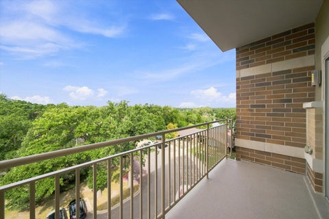 Tiny photo for 125 Lakeview Drive #604, Bloomingdale, IL 60108 (MLS # 12759844)