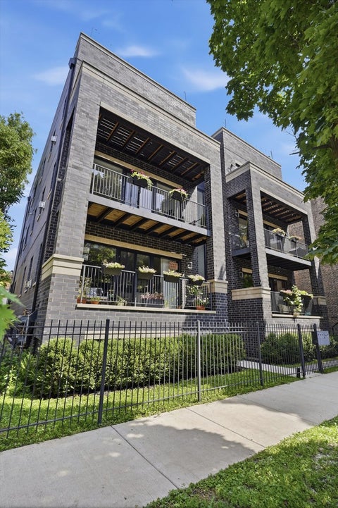 Photo of 2122 W Crystal Street #3E, Chicago, IL 60622 (MLS # 12712855)