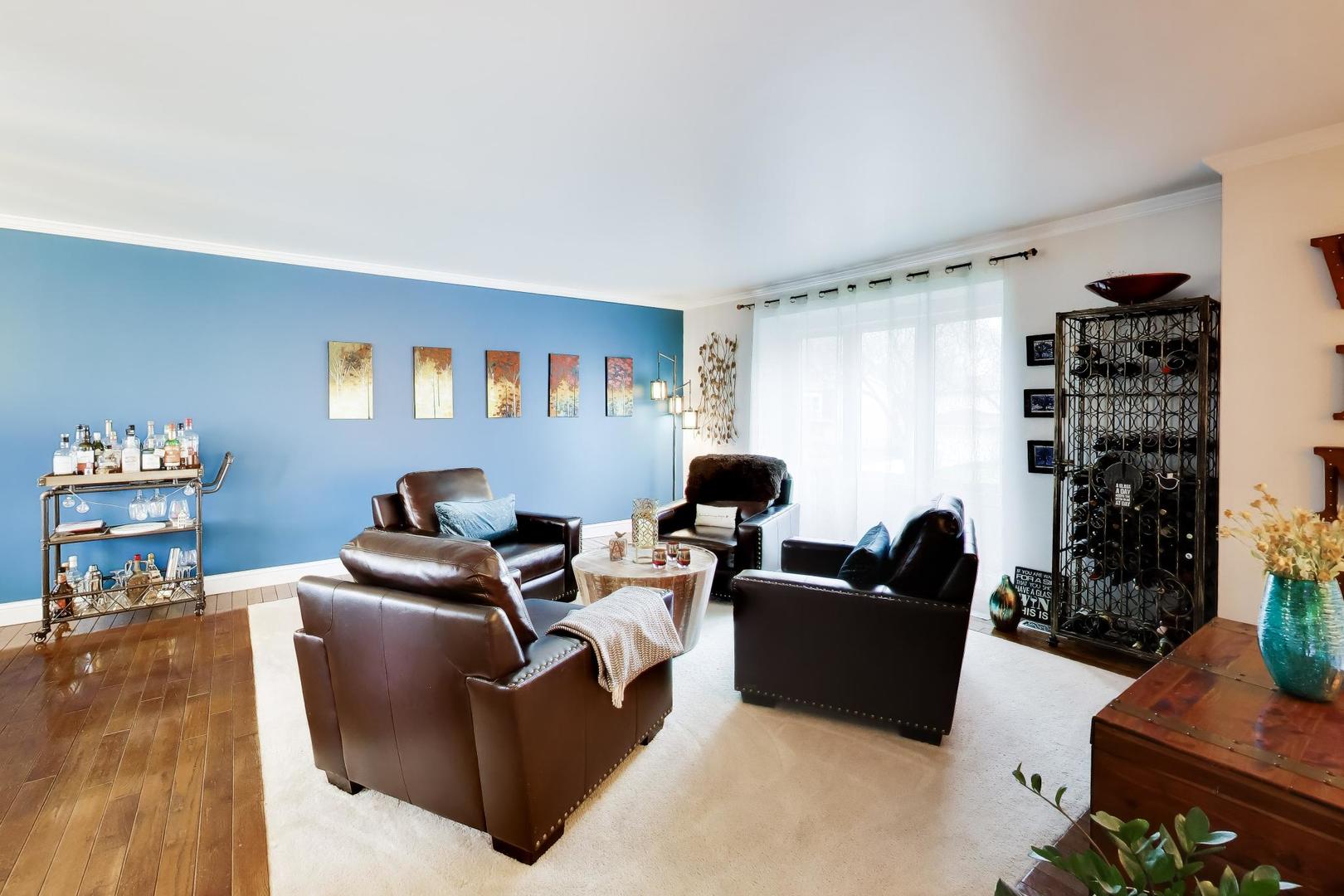 127 W King Henry Court