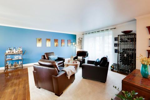 Tiny photo for 127 W King Henry Court, Palatine, IL 60067 (MLS # 12616903)