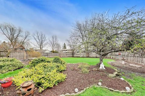 Tiny photo for 127 W King Henry Court, Palatine, IL 60067 (MLS # 12616903)