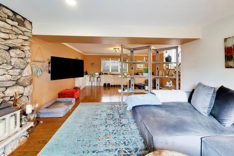 Tiny photo for 127 W King Henry Court, Palatine, IL 60067 (MLS # 12616903)