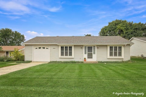 Photo of 948 Wiltshire Drive, McHenry, IL 60050 (MLS # 12781934)