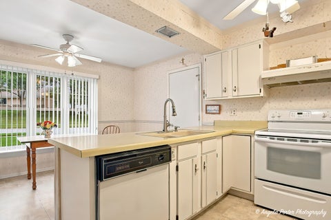 Tiny photo for 948 Wiltshire Drive, McHenry, IL 60050 (MLS # 12781934)