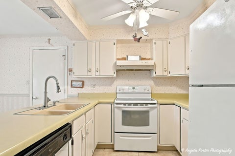 Tiny photo for 948 Wiltshire Drive, McHenry, IL 60050 (MLS # 12781934)