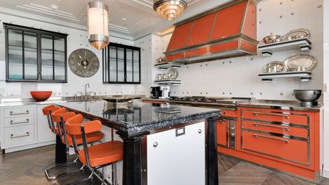 Tiny photo for 159 E WALTON Place #31A, Chicago, IL 60611 (MLS # 12527349)