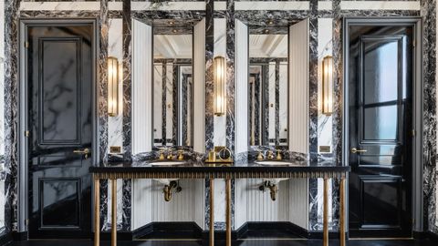 Tiny photo for 159 E WALTON Place #31A, Chicago, IL 60611 (MLS # 12527349)