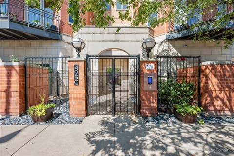 Photo of 4950 N Western Avenue #4L, Chicago, IL 60625 (MLS # 12716647)