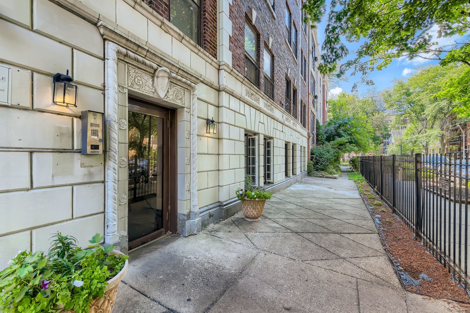 5135 S Kenwood Avenue 607