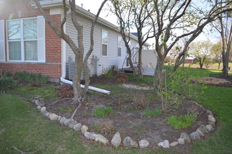 Tiny photo for 21520 Victory Lake Way, Crest Hill, IL 60403 (MLS # 12614094)