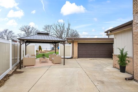 Tiny photo for 324 Warren Road, Glenview, IL 60025 (MLS # 12574012)