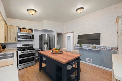 Tiny photo for 324 Warren Road, Glenview, IL 60025 (MLS # 12574012)