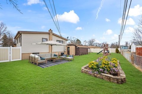 Tiny photo for 324 Warren Road, Glenview, IL 60025 (MLS # 12574012)