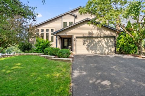 Photo of 541 Boardman Circle, Bolingbrook, IL 60440 (MLS # 12427845)