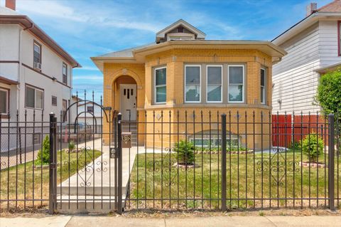 Photo of 1308 N Waller Avenue, Chicago, IL 60651 (MLS # 12420313)
