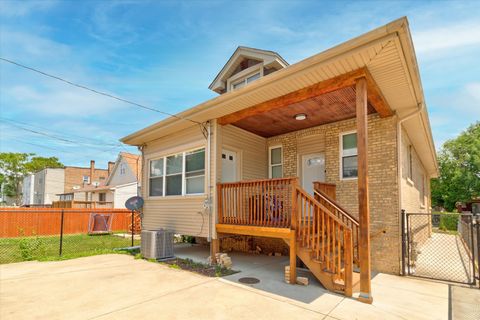 Tiny photo for 1308 N Waller Avenue, Chicago, IL 60651 (MLS # 12420313)