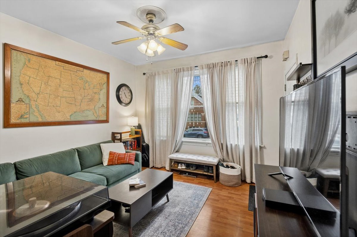 4940 W Ainslie Avenue