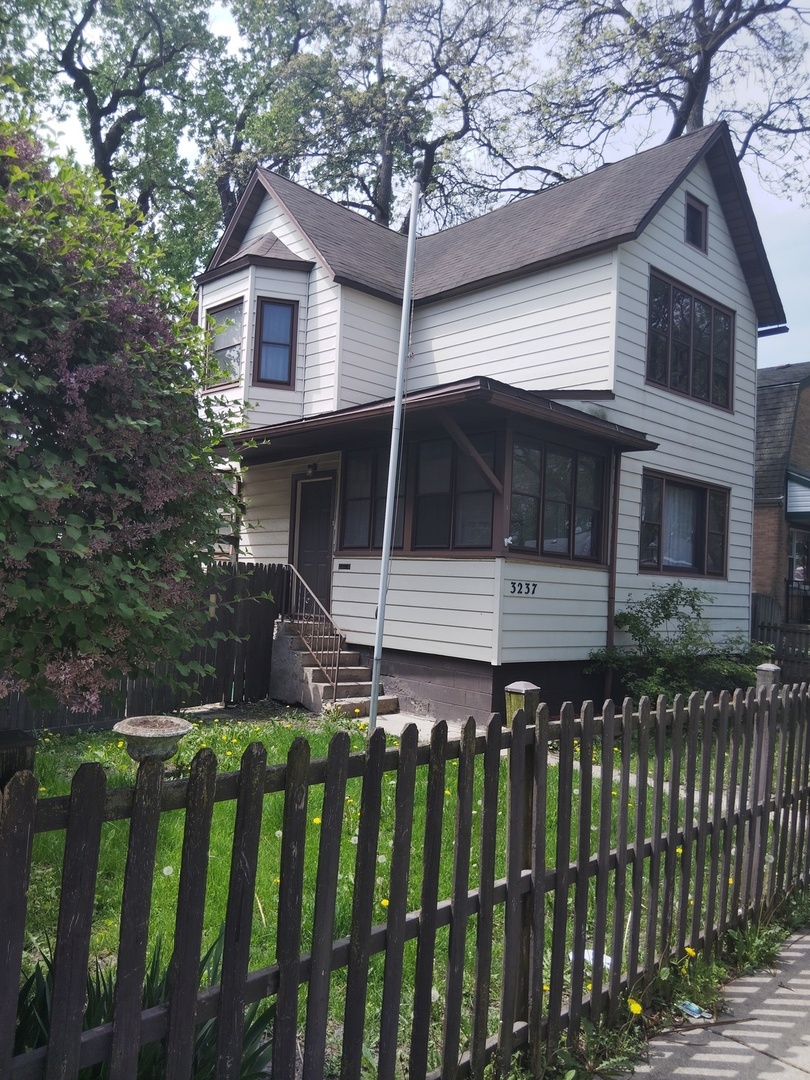 3237 W 64th Place