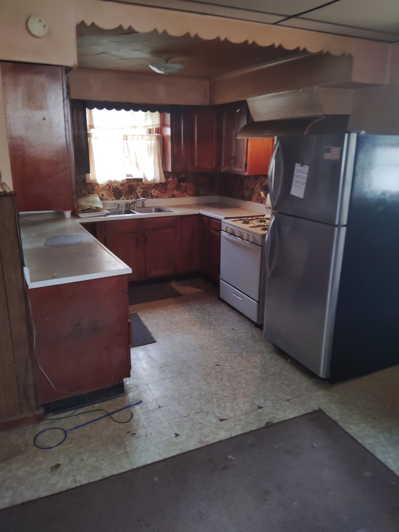 3237 W 64th Place