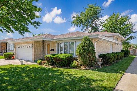 Photo of 4738 N Potawatomie Avenue, Chicago, IL 60656 (MLS # 12644497)