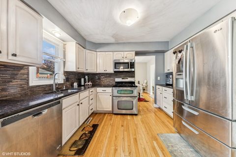 Tiny photo for 121 S Parkside Avenue, Glen Ellyn, IL 60137 (MLS # 12371624)