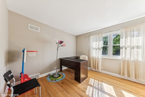 Tiny photo for 121 S Parkside Avenue, Glen Ellyn, IL 60137 (MLS # 12371624)