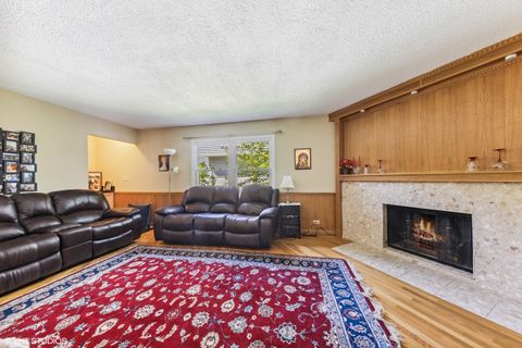 Tiny photo for 121 S Parkside Avenue, Glen Ellyn, IL 60137 (MLS # 12371624)