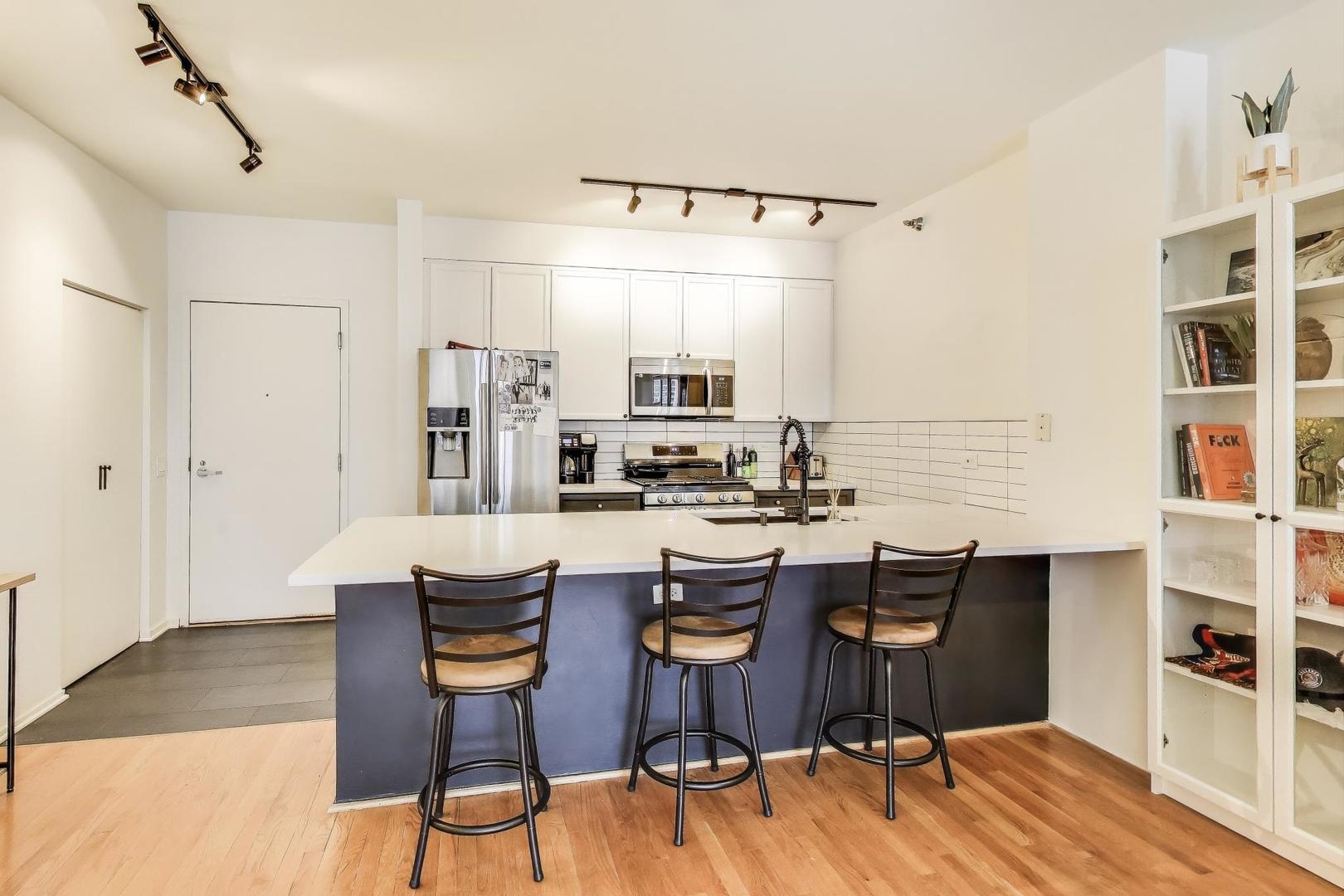 330 N Jefferson Street 903