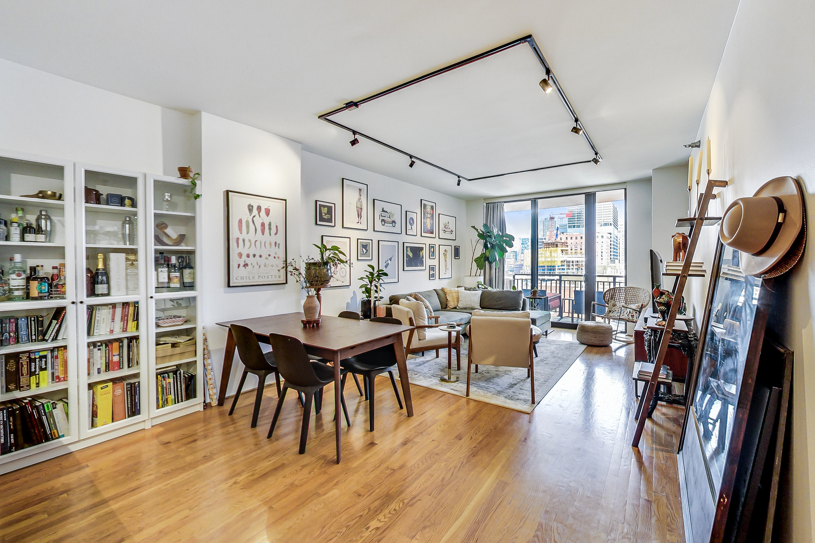330 N Jefferson Street 903