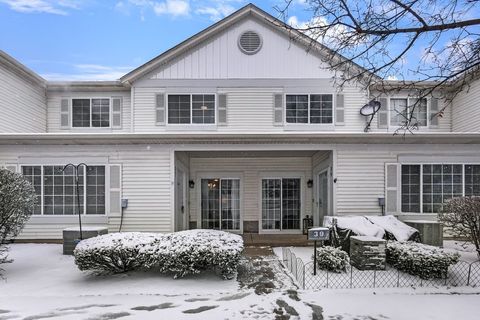 Photo of 37 Heather Glen Drive #37, Aurora, IL 60504 (MLS # 12521237)